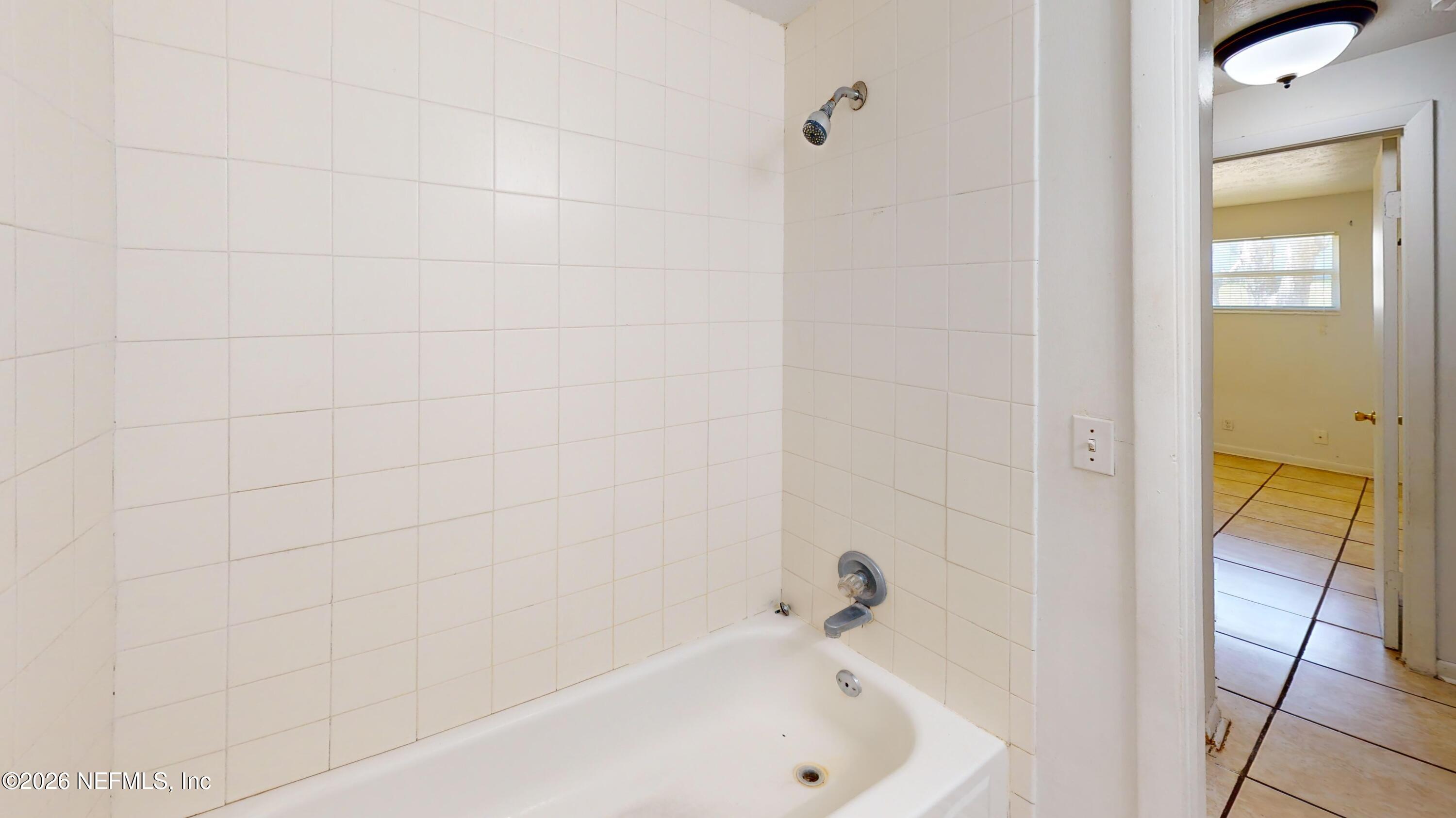 370 Gwinnett Road Orange Park, FL 32073 - Photo 11 of 15 370-Gwinnett-Rd-Bathroom