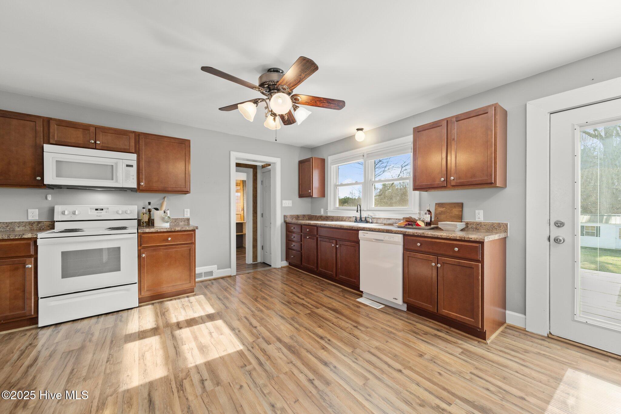 517 Triangle Road Reidsville, NC 27320 - Photo 6 of 32 19-web-or-mls-DSC_4038