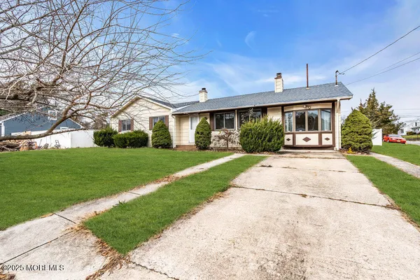a front view of house with yard