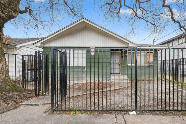 $139,900 | 3113 Anita Street, Houston, TX 77004