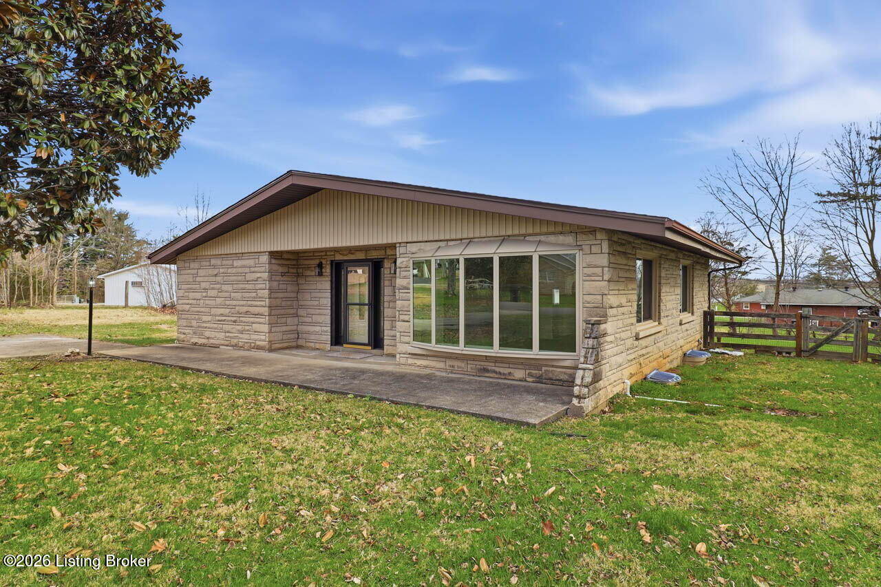 190 North Forrest Road Radcliff, KY 40160 - Photo 6 of 43 190 N Forrest Rd - 3