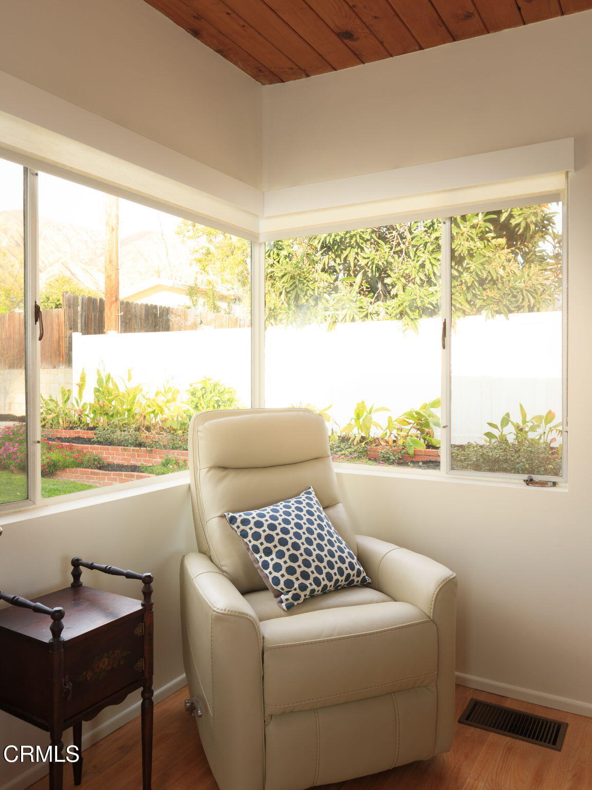 1190 Riviera Drive Pasadena, CA 91107 - Photo 20 of 36 a living room with furniture and a large window