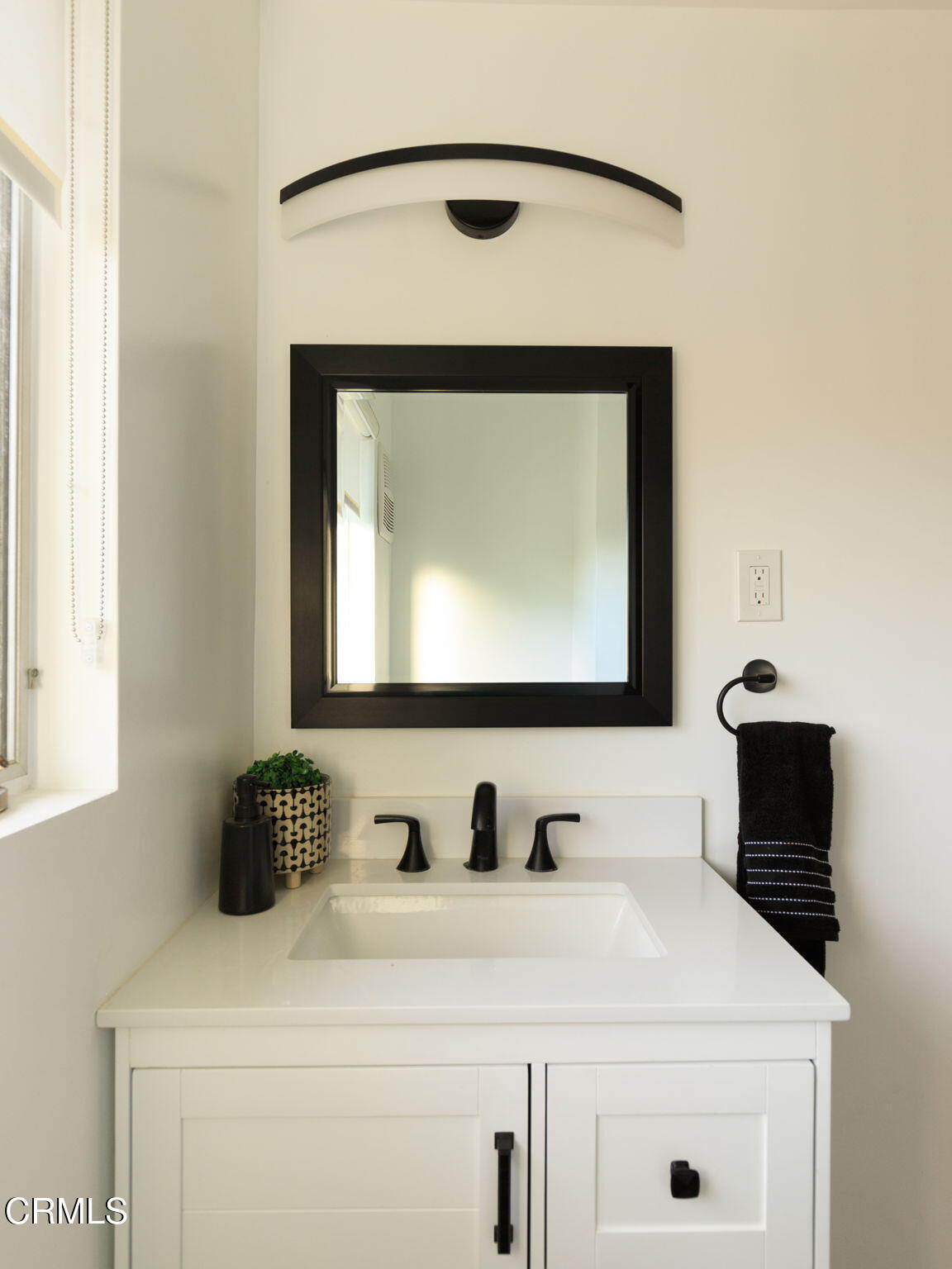 1190 Riviera Drive Pasadena, CA 91107 - Photo 24 of 36 a bathroom with a sink and a mirror