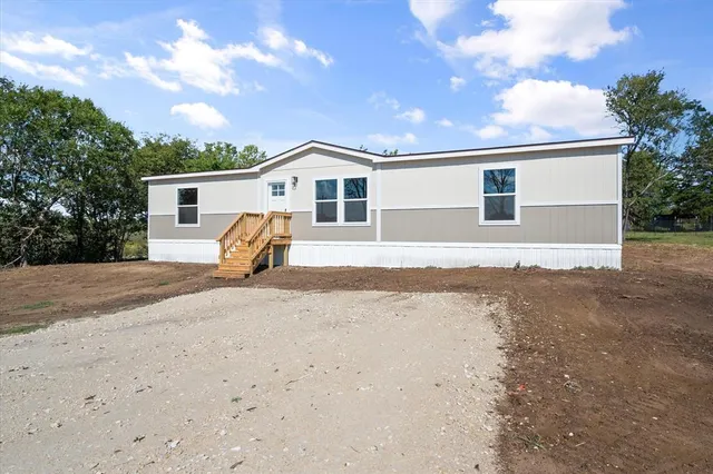a view of a house with a backyard