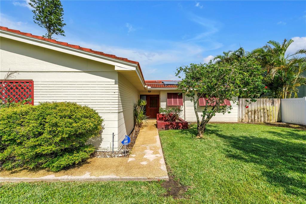 557 Crystal Drive Madeira Beach, FL 33708 - Photo 5 of 54