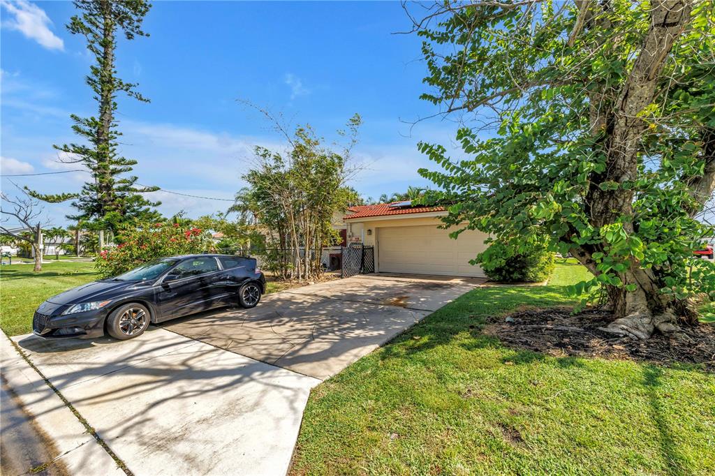 557 Crystal Drive Madeira Beach, FL 33708 - Photo 7 of 54