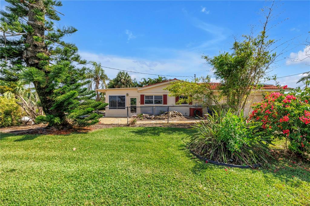 557 Crystal Drive Madeira Beach, FL 33708 - Photo 8 of 54