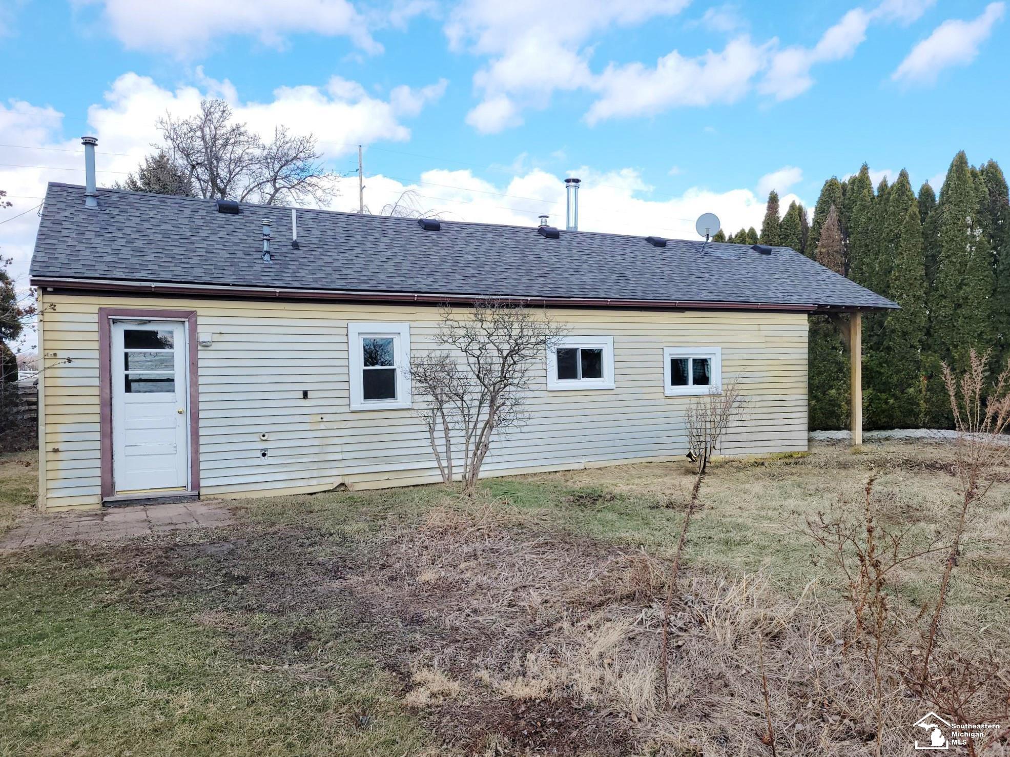 1483 East Sterns Road Erie, MI 48133 - Photo 3 of 10 50203108-c9ba3a14-12f3-4bb6-aa66-af005d62baa3.JPG