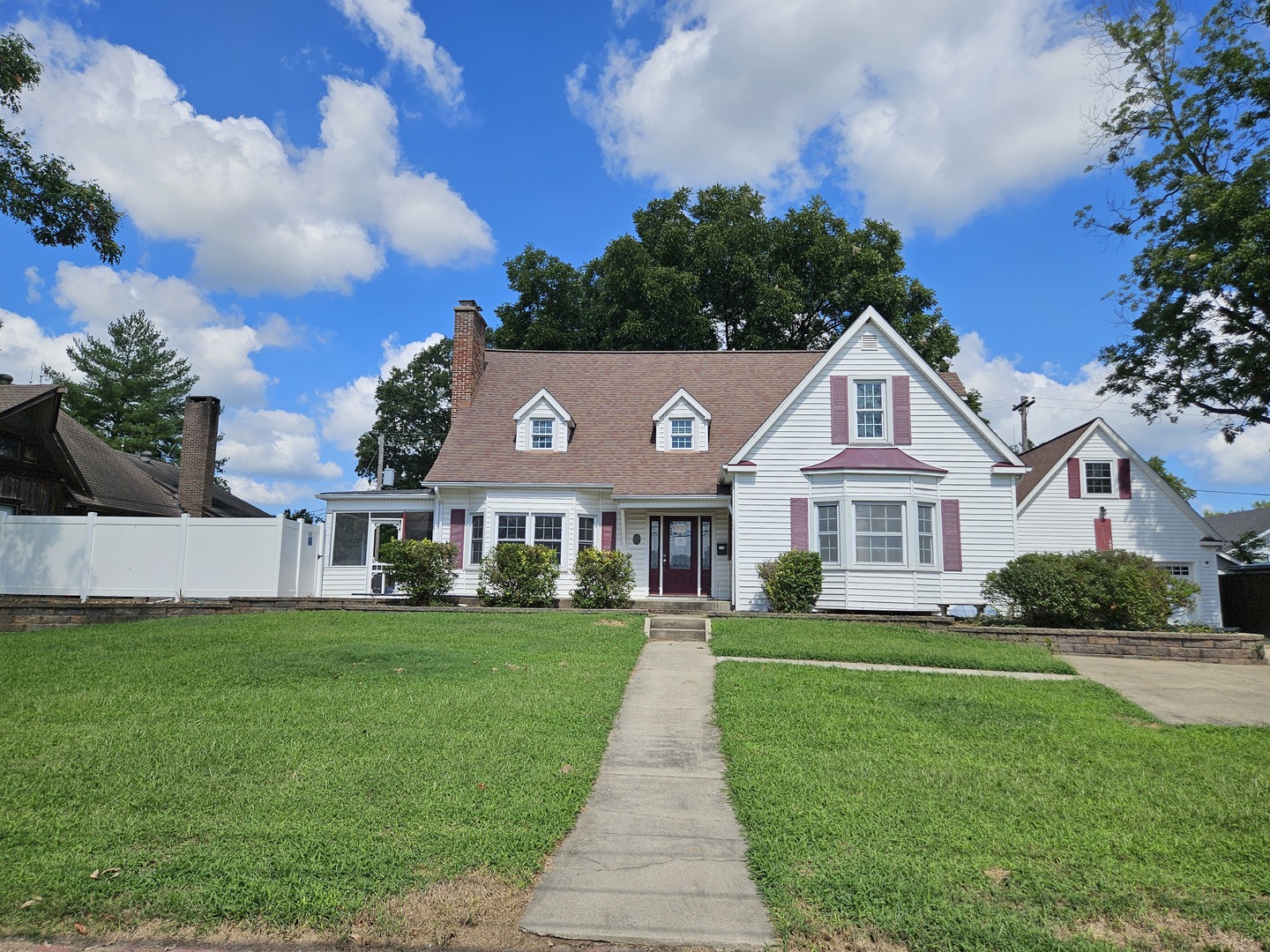 302 West Main Street Carmi, IL 62821 - Photo 1 of 56 Gallery Image 1