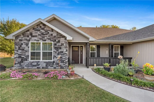 $272,000 | 317 Deer Run Drive, Nevada, MO 64772