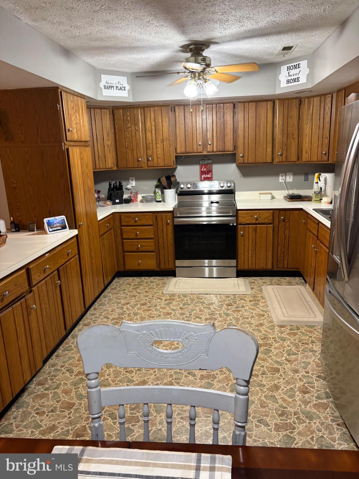 35720 Chief Road Mechanicsville, MD 20659 - Photo 20 of 21 Warm and inviting kitchen space.