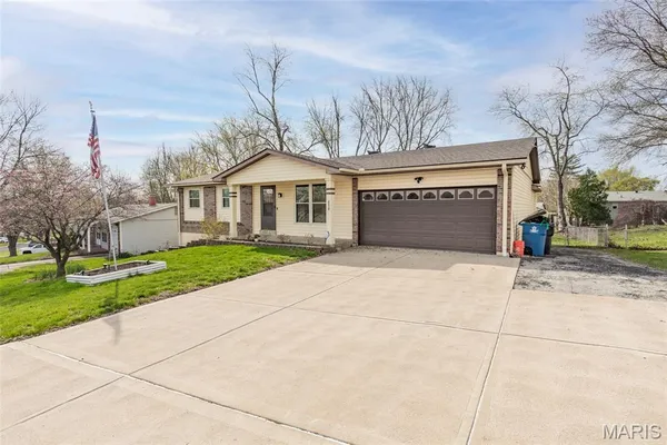$295,000 | 3518 Canterbury Drive, St. Charles, MO 63303