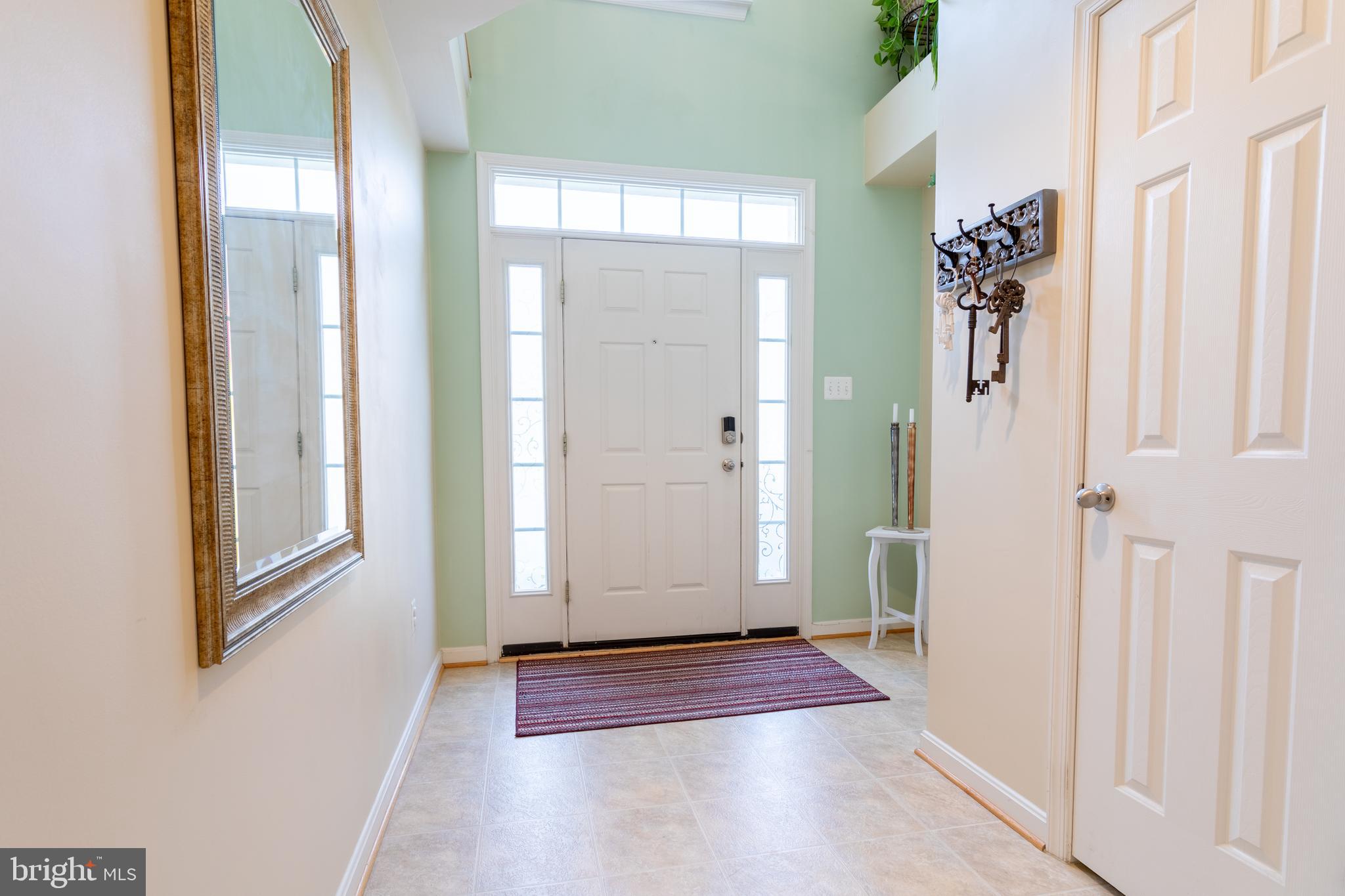 12908 Yellow Jacket Road Hagerstown, MD 21740 - Photo 4 of 31 Foyer