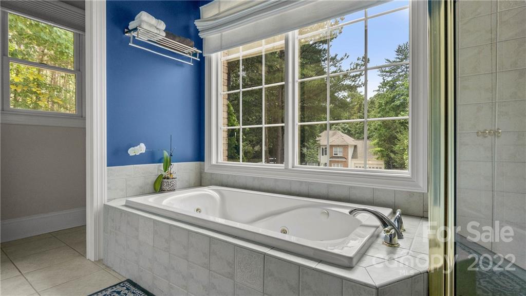 11147 Scullers Run Tega Cay, SC 29708 - Photo 16 of 39 a bath tub sitting next to a window