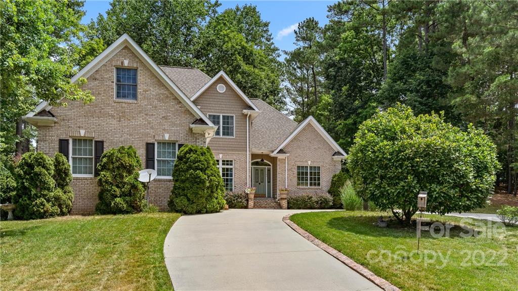 11147 Scullers Run Tega Cay, SC 29708 - Photo 3 of 39 a front view of a house with garden