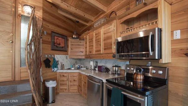 $975,000 | 3640 Lucianne Road, Vernon, FL 32462