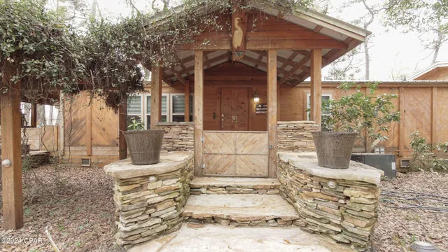 $975,000 | 3640 Lucianne Road, Vernon, FL 32462