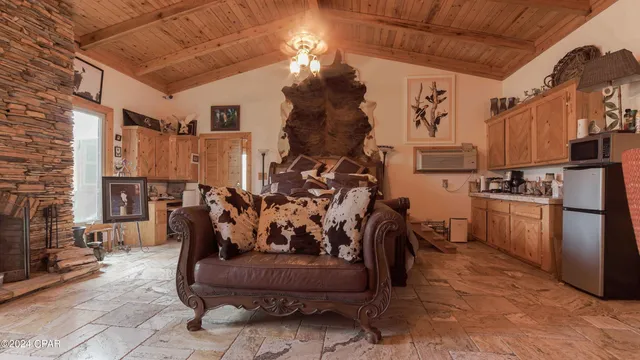 $975,000 | 3640 Lucianne Road, Vernon, FL 32462