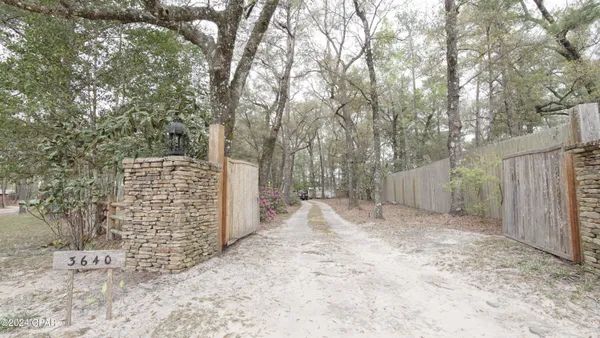 $975,000 | 3640 Lucianne Road, Vernon, FL 32462