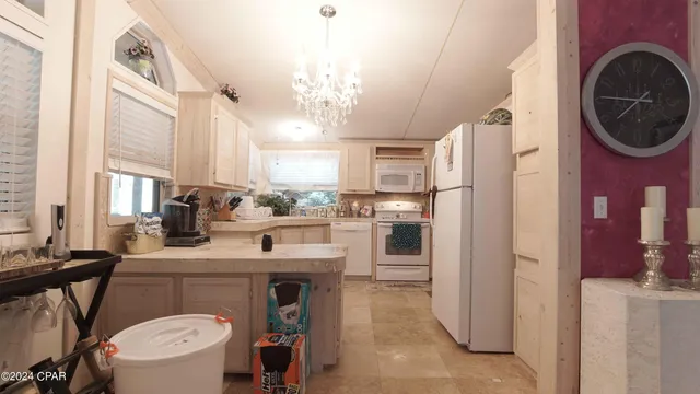 $975,000 | 3640 Lucianne Road, Vernon, FL 32462