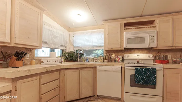 $975,000 | 3640 Lucianne Road, Vernon, FL 32462