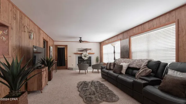 $975,000 | 3640 Lucianne Road, Vernon, FL 32462