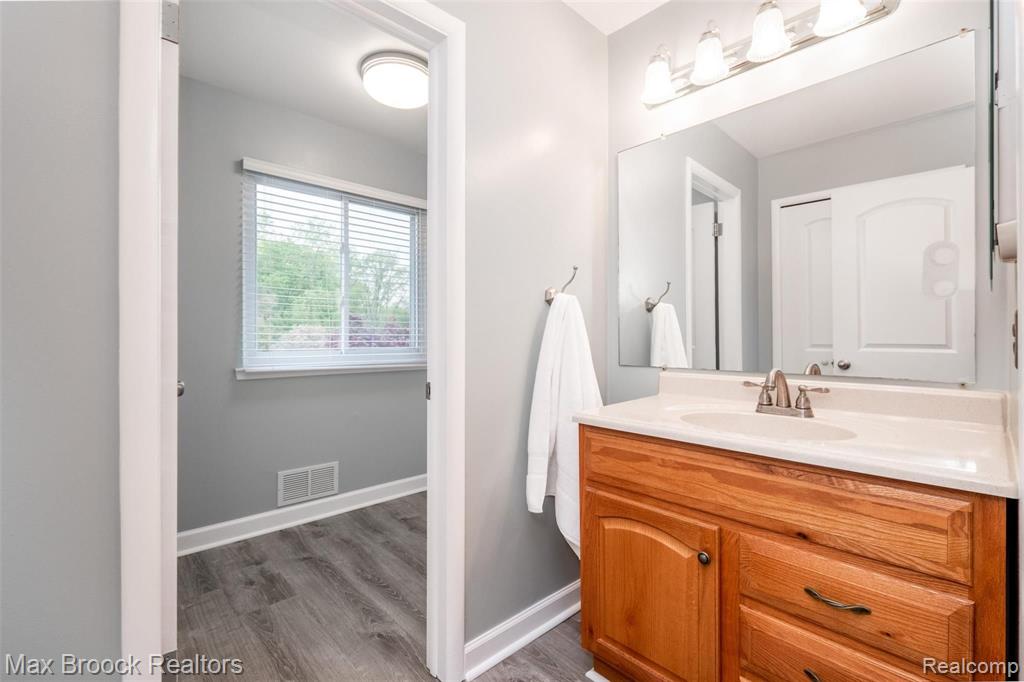 22614 Meadowbrook Road Novi, MI 48375 - Photo 28 of 34
