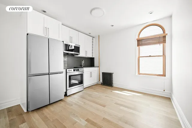 $2,690 | 318 Greenwood Avenue, Unit 2R | Windsor Terrace