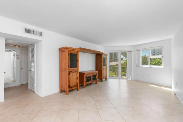$2,500 | 2700 Banyan Road, Unit 23, Boca Raton, FL 33432