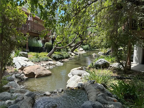 $2,100 | 7101 Farralone Avenue, Unit 147, Canoga Park, CA 91303