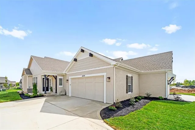 $557,000 | 8214 Aurora Street, Lenexa, KS 66220