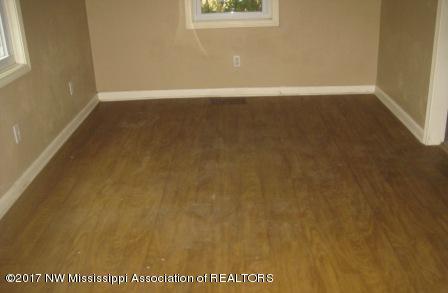 292 Old Hwy Road Crenshaw, MS 38621 - Photo 4 of 9 dining rm