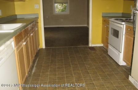 292 Old Hwy Road Crenshaw, MS 38621 - Photo 7 of 9 kitchen
