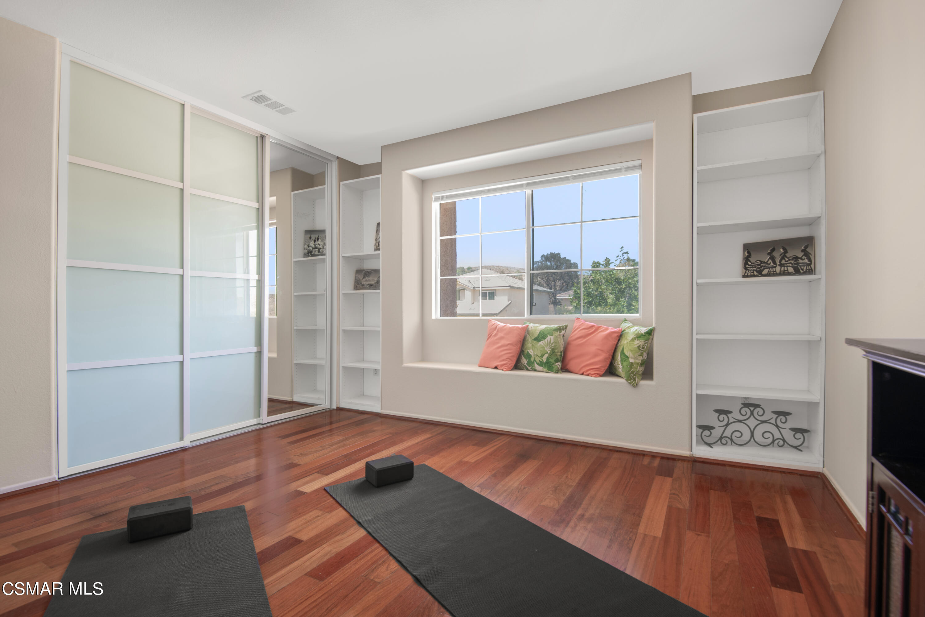 32645 The Old Road Castaic, CA 91384 - Photo 22 of 32 a living room with furniture and a window