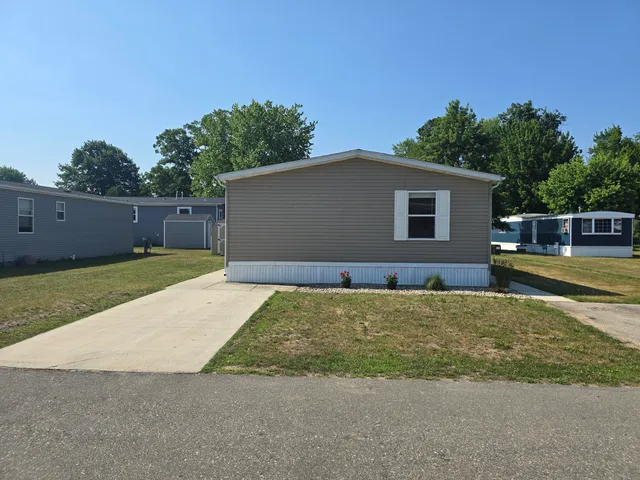 $98,500 | 26 Traveler Drive Northwest, Sparta, MI 49345