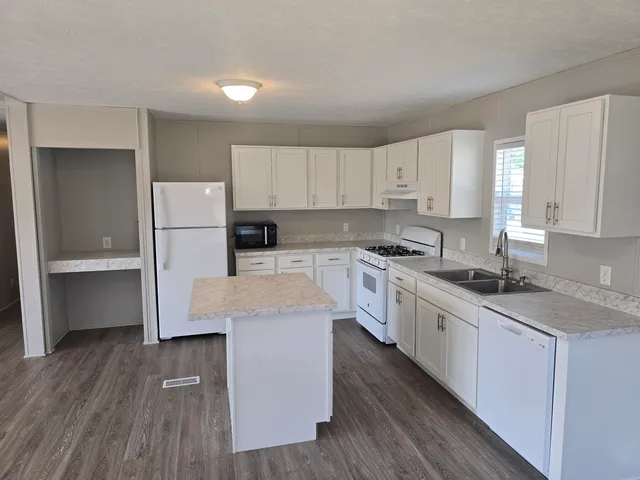 $98,500 | 26 Traveler Drive Northwest, Sparta, MI 49345