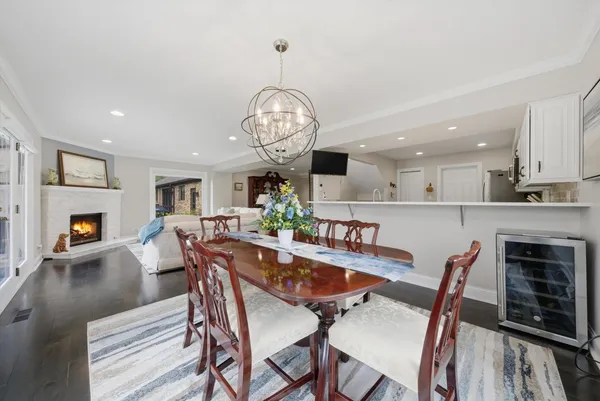 $415,900 | 1840 Golfview Drive, Bartlett, IL 60103