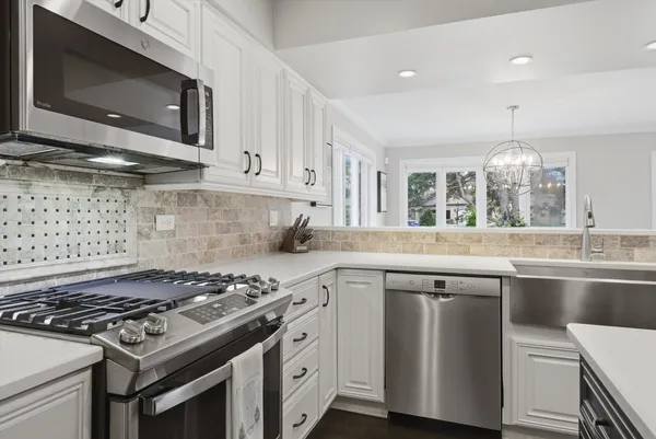 $415,900 | 1840 Golfview Drive, Bartlett, IL 60103