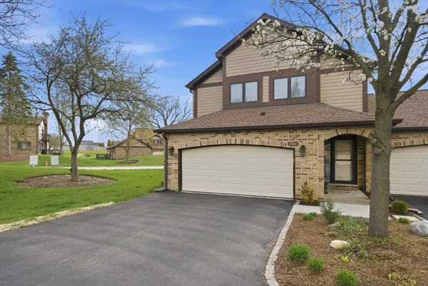 $415,900 | 1840 Golfview Drive, Bartlett, IL 60103