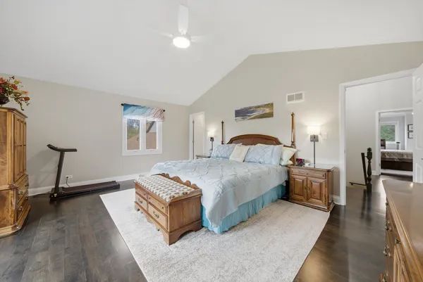 $415,900 | 1840 Golfview Drive, Bartlett, IL 60103