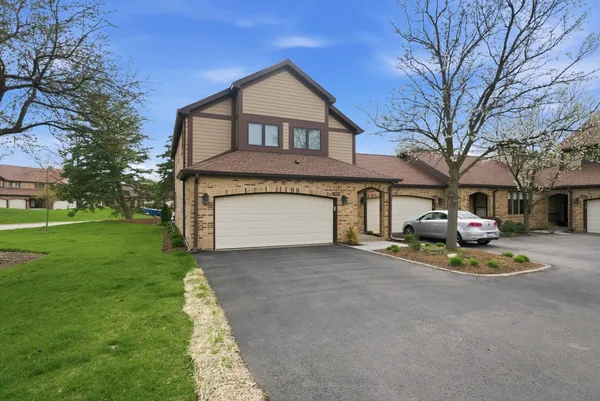 $415,900 | 1840 Golfview Drive, Bartlett, IL 60103