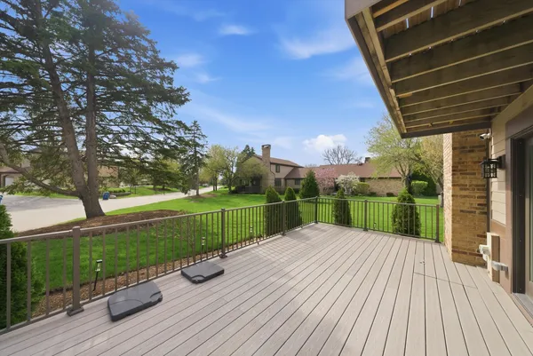$415,900 | 1840 Golfview Drive, Bartlett, IL 60103