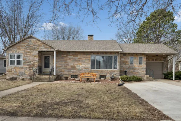 $179,900 | 409 North Prairie Street, Sherburn, MN 56171