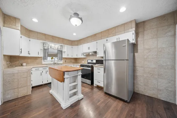 $179,900 | 409 North Prairie Street, Sherburn, MN 56171