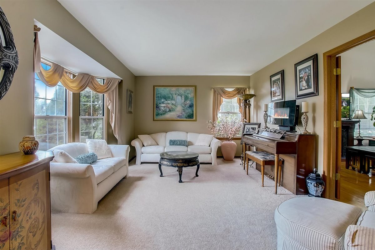 965 Manchester Road Lake Zurich, IL 60047 - Photo 2 of 34