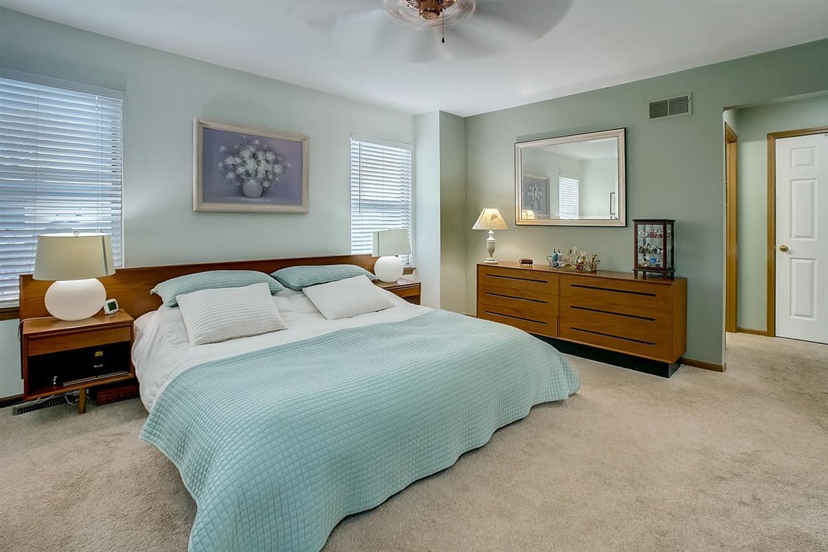 965 Manchester Road Lake Zurich, IL 60047 - Photo 15 of 34