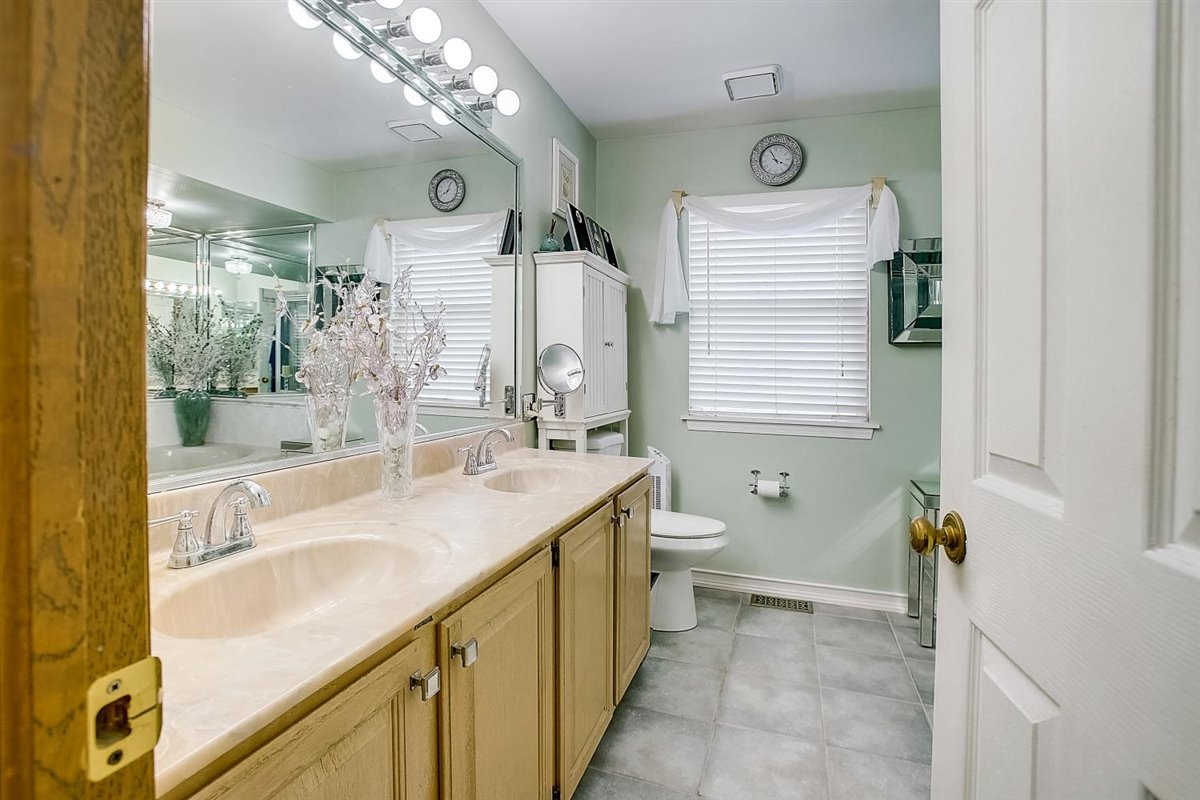 965 Manchester Road Lake Zurich, IL 60047 - Photo 17 of 34