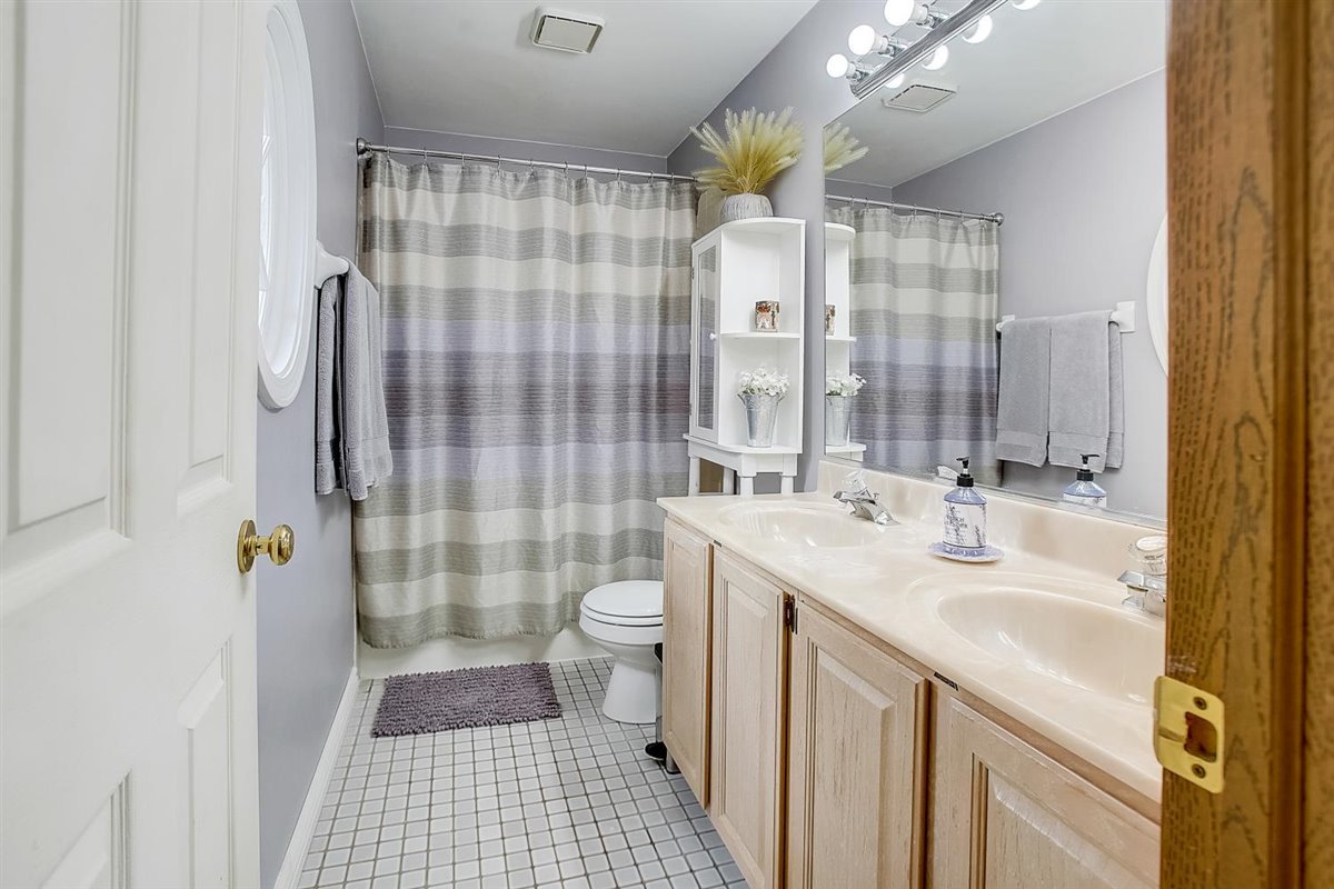 965 Manchester Road Lake Zurich, IL 60047 - Photo 22 of 34