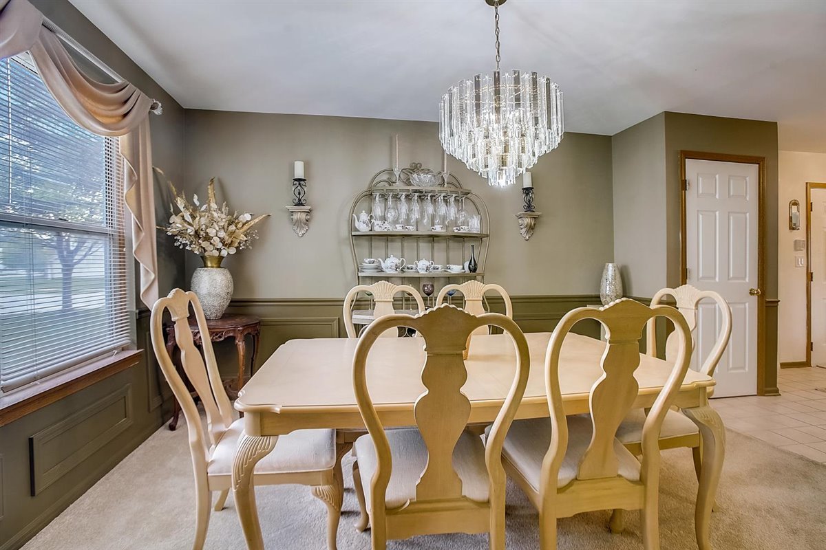 965 Manchester Road Lake Zurich, IL 60047 - Photo 4 of 34