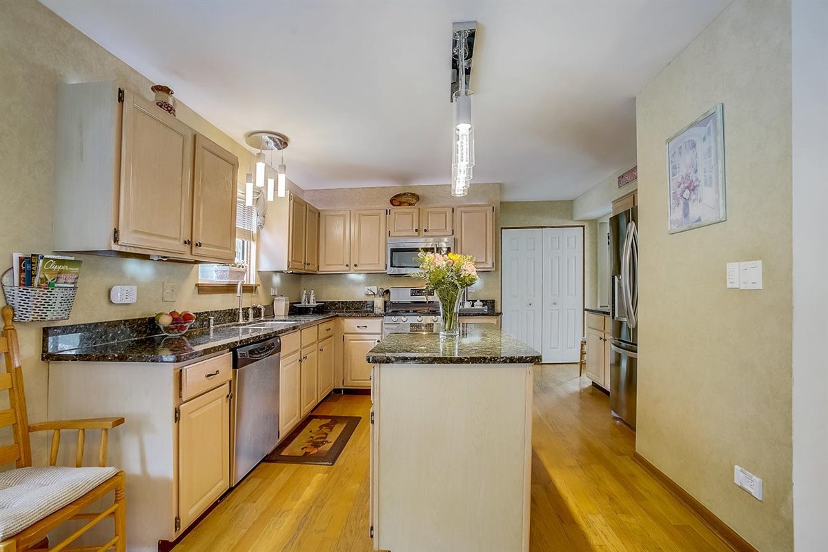 965 Manchester Road Lake Zurich, IL 60047 - Photo 5 of 34